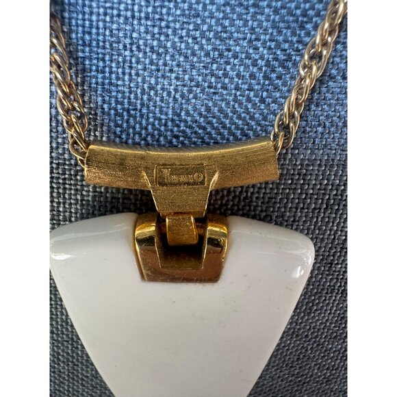 Crown Trifari Modernist White Lucite Pendant Necklace - Picture 4 of 7